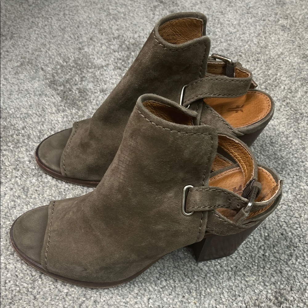 Frye Sandals Slingback Peep Toe Taupe Suede Size 7.5